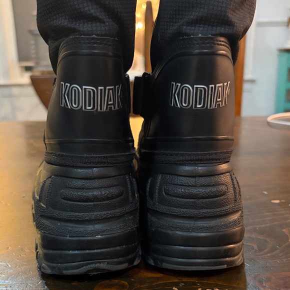 Kodiak Kids Women’s Black Snow Boots - Picture 2 of 9